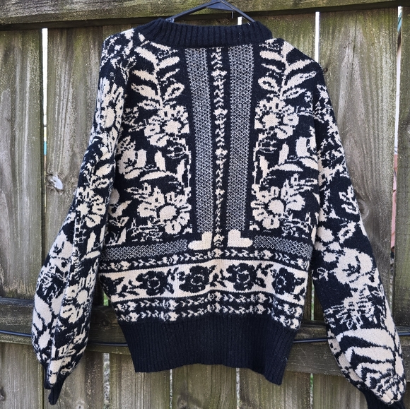 NEW Listicle Vintage Flower Crewneck Sweater - Picture 2 of 7